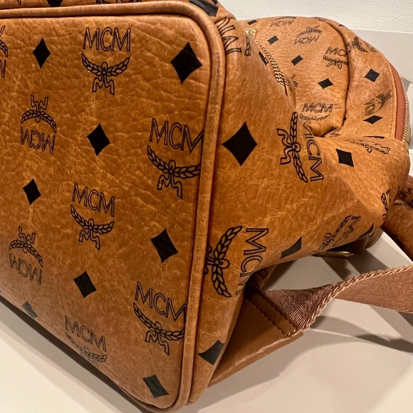 Backpack - Picture 6 of 13